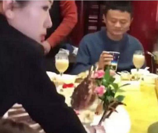 吃瓜娱乐倒水视频,倒水挑战走红网络,吃瓜群众齐捧场